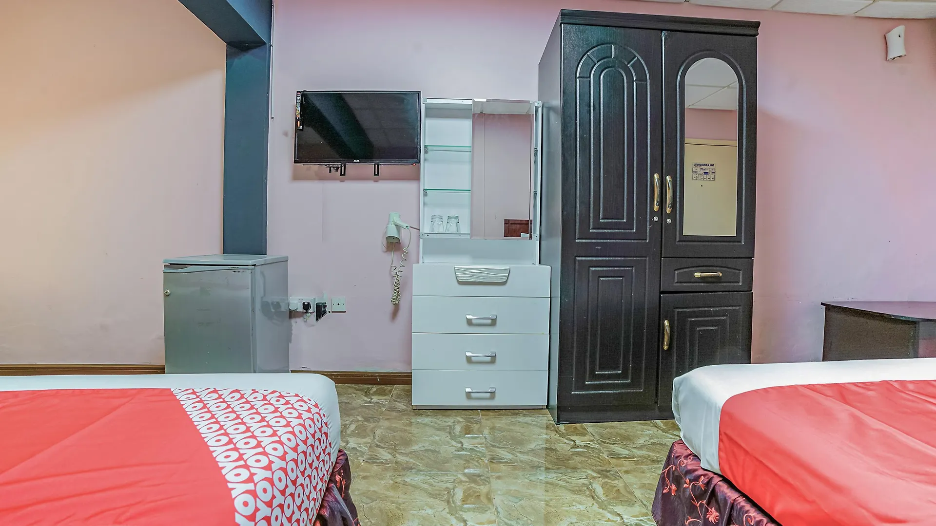 Dana Al Buhaira Beach Hotel Sharjah